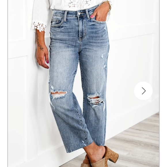 Judy Blue About Last Night Light Wash Destroyed Wide Leg Cropped Jeans Sz 11/30 - Picture 1 of 3